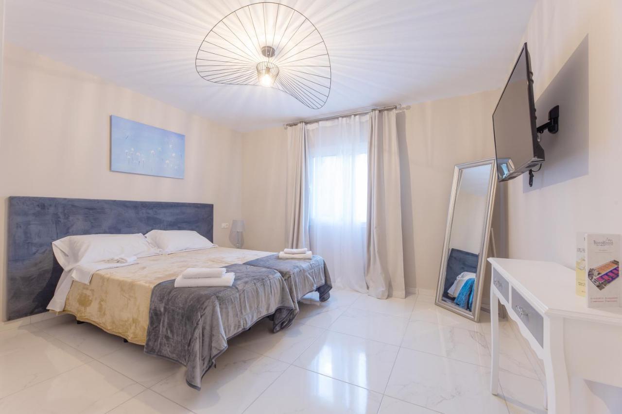Hotel Residencia Deportiva Rozarossa à Estepona Extérieur photo