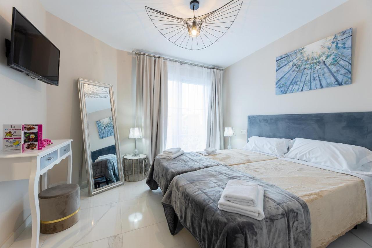 Hotel Residencia Deportiva Rozarossa à Estepona Extérieur photo