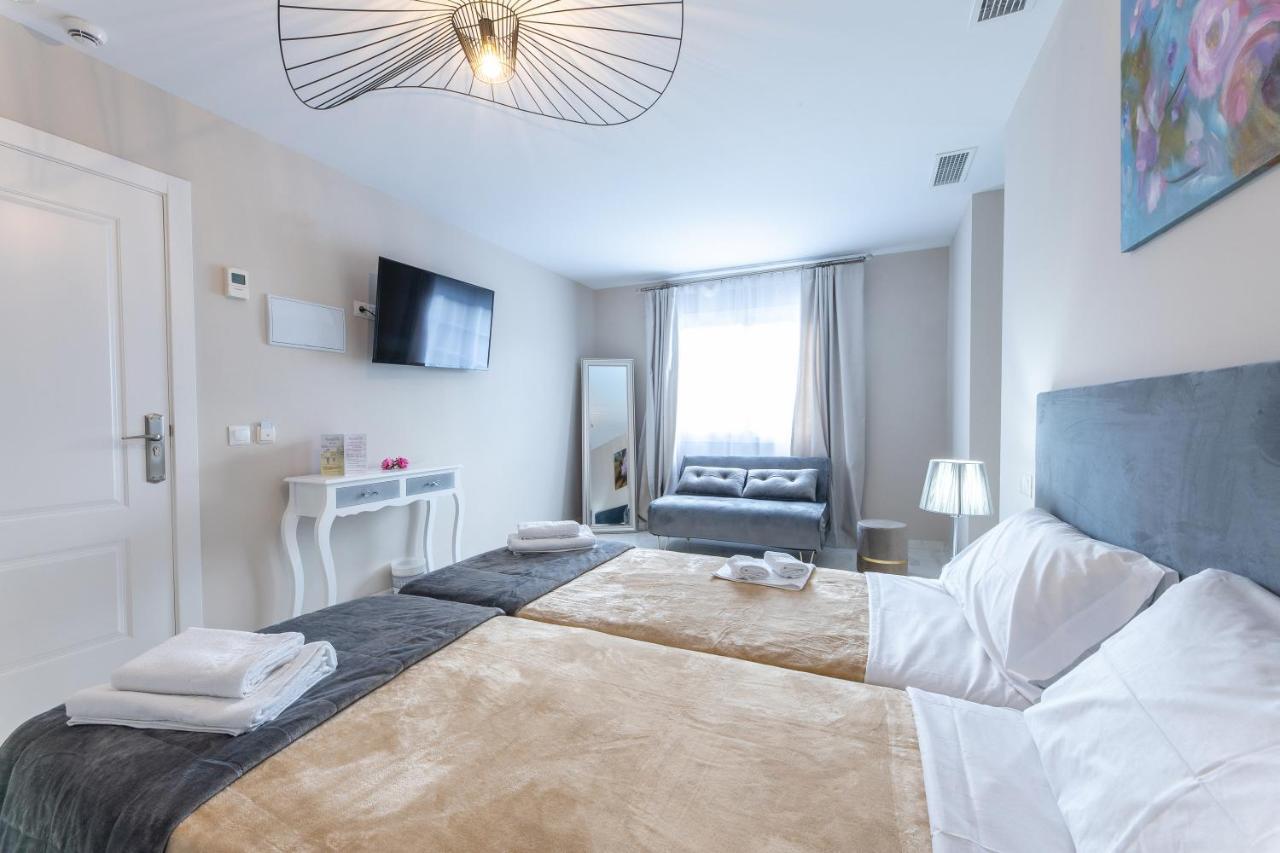 Hotel Residencia Deportiva Rozarossa à Estepona Extérieur photo