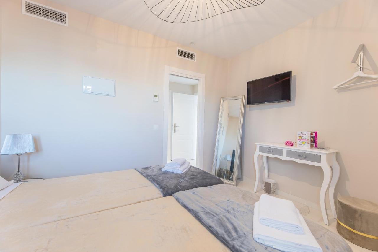 Hotel Residencia Deportiva Rozarossa à Estepona Extérieur photo